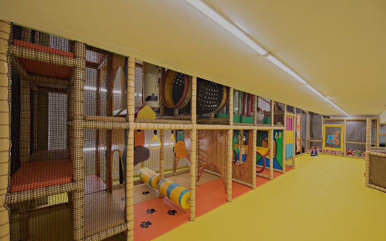 wonderland sliders2 paidotopos akti dilaveri 5 mikrolimano paidiki xara 768x480